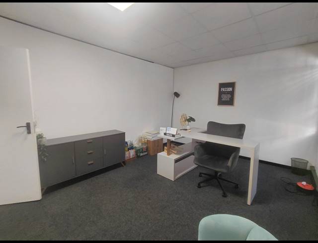 428M² OFFICE TO LET IN BRYANSTON